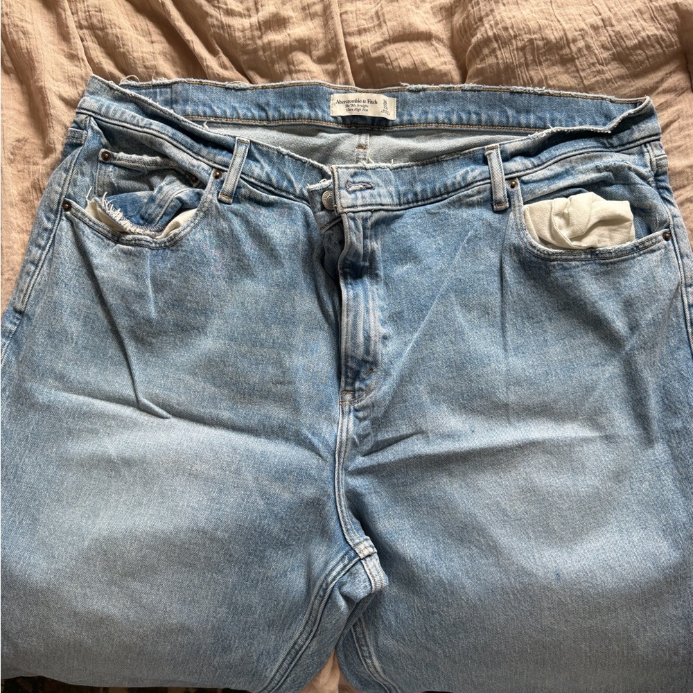 A&F 90’s high rise jeans with cute kick bottom detail